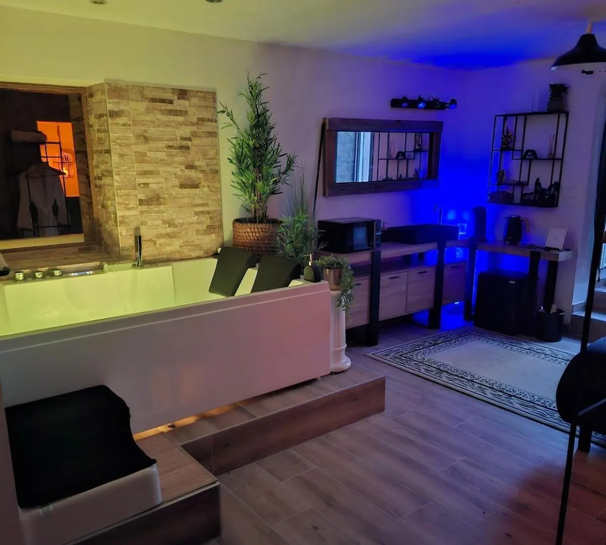 Suite Deluxe Avec Jacuzzi Et Jardin A 2 Min De La Plage Port-Louis Apartment
